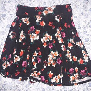 Decree junior small black w/ flowers, band waist, stretchy skirt
